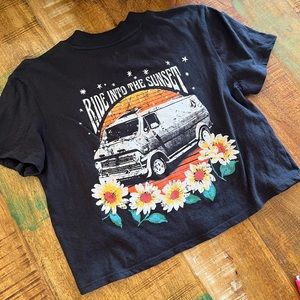 Volcom cropped graphic t-shirt. Size XS.